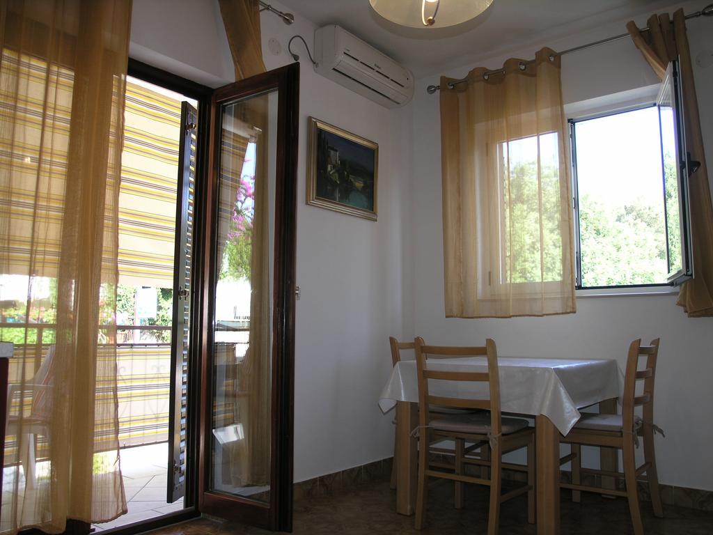 Apartments Rubinic เยลซา ห้อง รูปภาพ